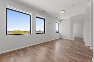 1900 W Lawrence Ave in Chicago, IL - Building Photo - Building Photo