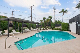 15739 Francisquito Ave, Unit C8 in La Puente, CA - Foto de edificio - Building Photo