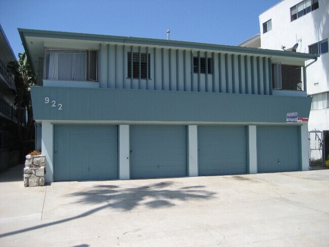 922 6th St in Santa Monica, CA - Foto de edificio - Building Photo