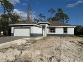 377 Biltmore St in Port Charlotte, FL - Building Photo