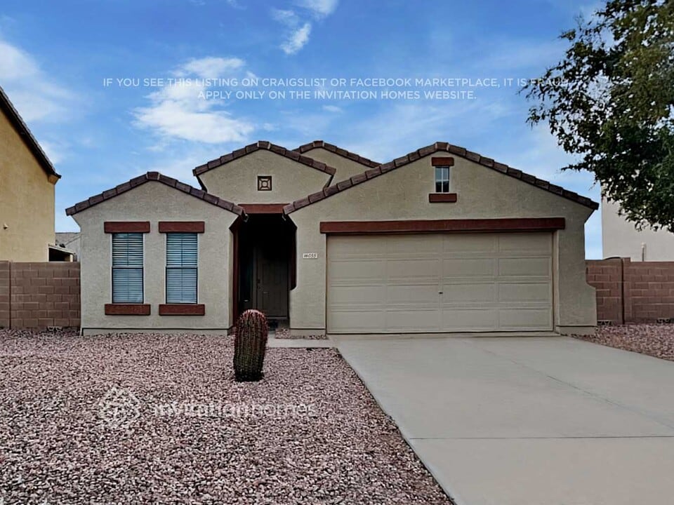 16055 W Acapulco Ln in Surprise, AZ - Foto de edificio