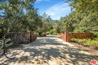 29734 Mulholland Hwy in Agoura Hills, CA - Foto de edificio - Building Photo