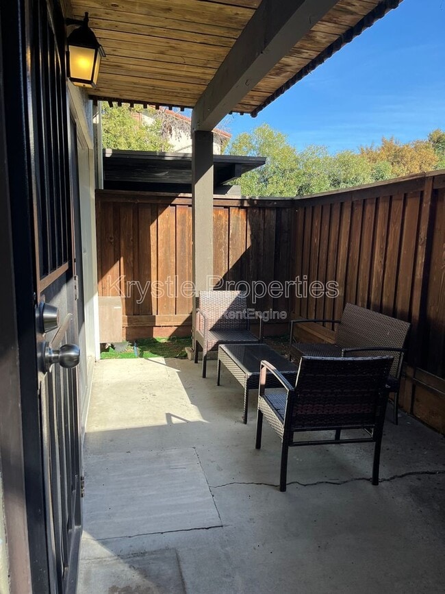 1060 Oak Grove Rd in Concord, CA - Building Photo - Building Photo