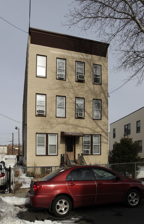 66 Roosevelt Ave in Jersey City, NJ - Building Photo