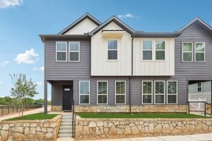 615 Canvas Ave in Fulshear, TX - Building Photo