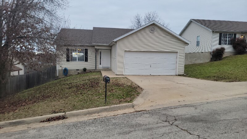 111 Stonington St in Hollister, MO - Foto de edificio