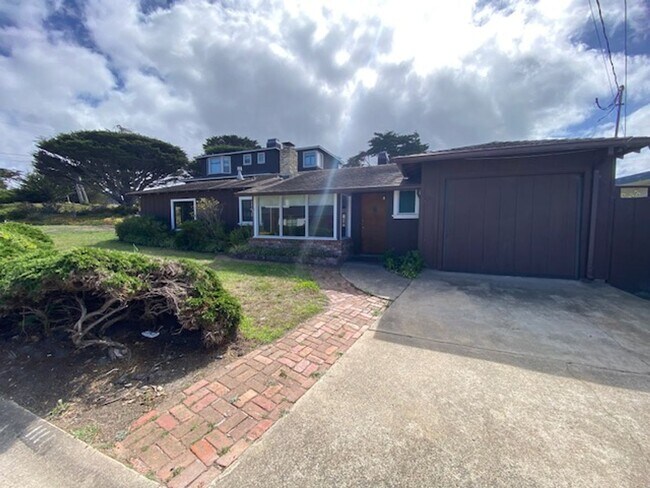 1111 Shell Ave in Pacific Grove, CA - Building Photo - Building Photo