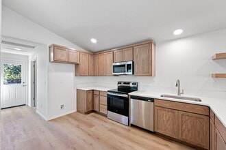 3760 Potter St in Eugene, OR - Building Photo - Building Photo