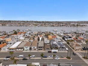 1114 W Balboa Blvd in Newport Beach, CA - Building Photo - Building Photo