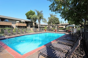 Axiom Tustin in Tustin, CA - Building Photo