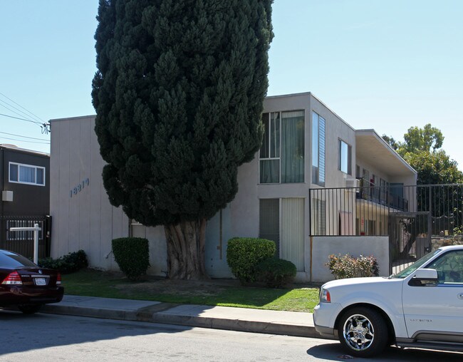 18314 Napa St in Northridge, CA - Foto de edificio - Building Photo