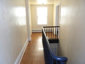 12 Mountain Ave-Unit -3 in New London, CT - Building Photo - Building Photo