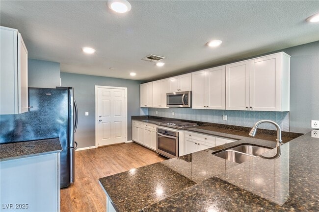 property at 2924 Tranquil Brook Ave