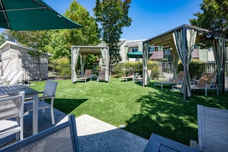Crossbrook Apartments in Rohnert Park, CA - Building Photo - Building Photo