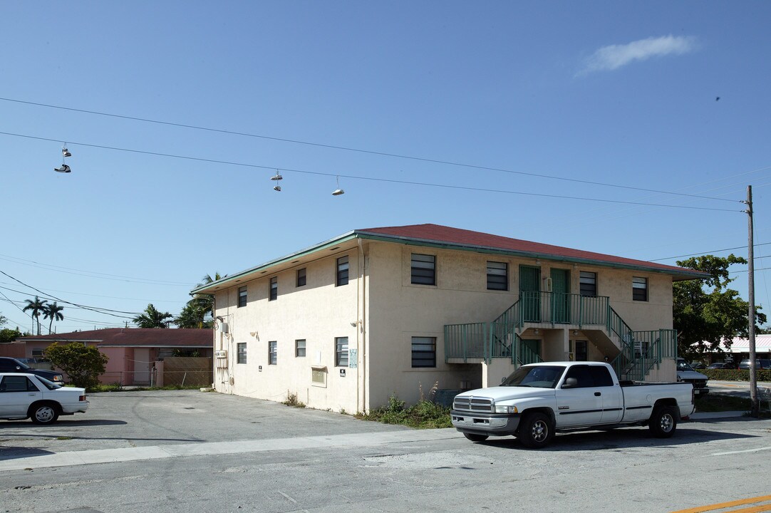 2699 W 12th Ave in Hialeah, FL - Building Photo