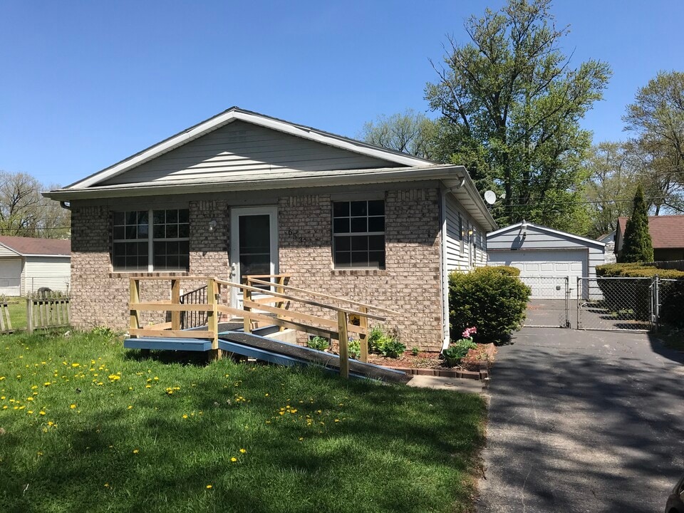 653 Williamsville Ave in Toledo, OH - Building Photo