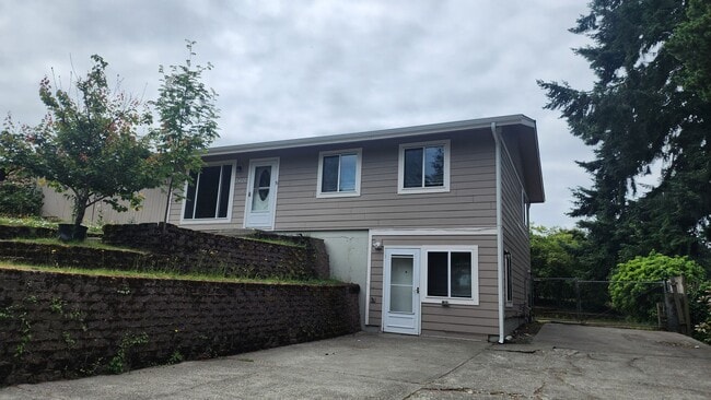 property at 2406 Oak Dr