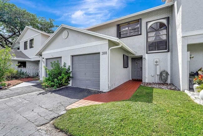388 NW 103rd Terrace in Pembroke Pines, FL - Building Photo - Building Photo