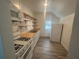 421 W Bond St, Unit 421 Upper in Hastings, MI - Building Photo