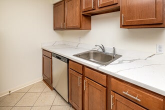 6564 Fleur De Lis Dr in New Orleans, LA - Foto de edificio - Interior Photo