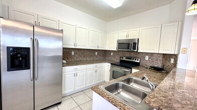 10911 NW 79th St in Doral, FL - Building Photo - Building Photo