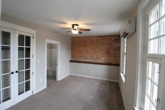 235 W Main St, Unit B in Salisbury, MD - Foto de edificio - Building Photo