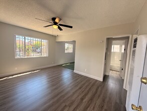 7800 S Hoover St in Los Angeles, CA - Building Photo - Building Photo