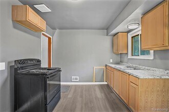 1034 E Bundy Ave in Flint, MI - Building Photo - Building Photo