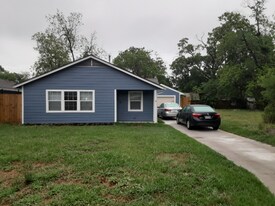 4942 Bataan Rd in Houston, TX - Building Photo
