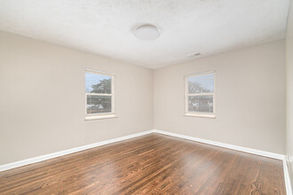 5130 Reading Rd, Unit Huge 3 bedroom in Cincinnati, OH - Foto de edificio - Building Photo