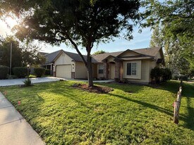 622 Oxford Way in Caldwell, ID - Building Photo