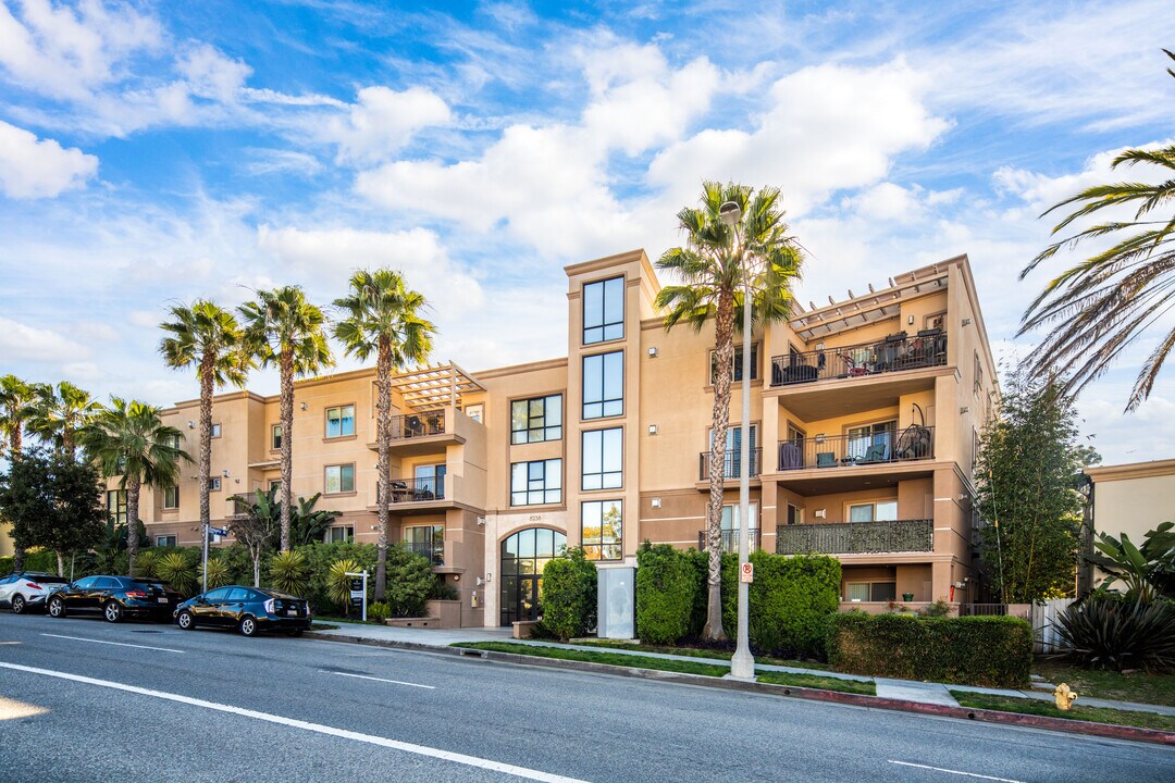 La Playa Court in Playa Del Rey, CA - Building Photo