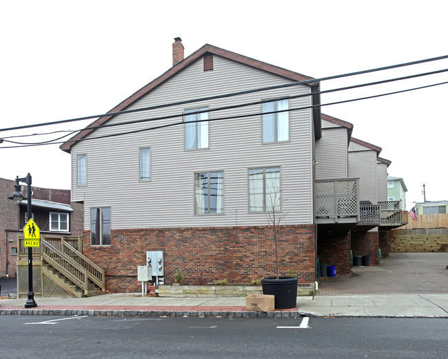 330 Hackensack St in Carlstadt, NJ - Building Photo - Building Photo