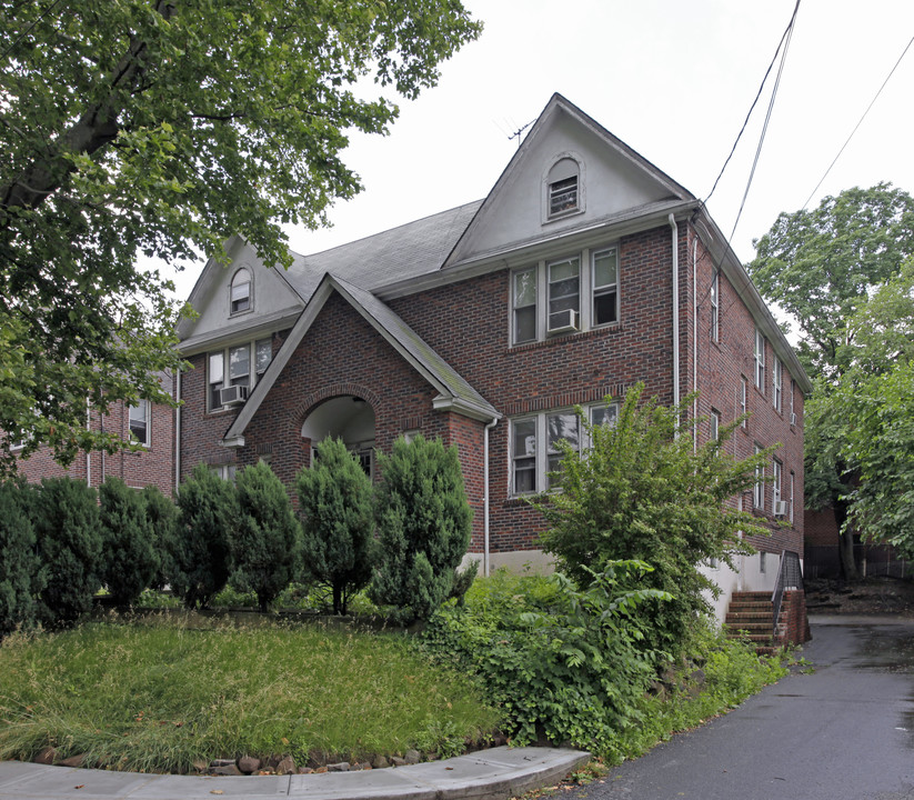 18 Holbernt Ct in Staten Island, NY - Building Photo