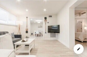 2162 NW 18th Terrace in Miami, FL - Foto de edificio - Building Photo