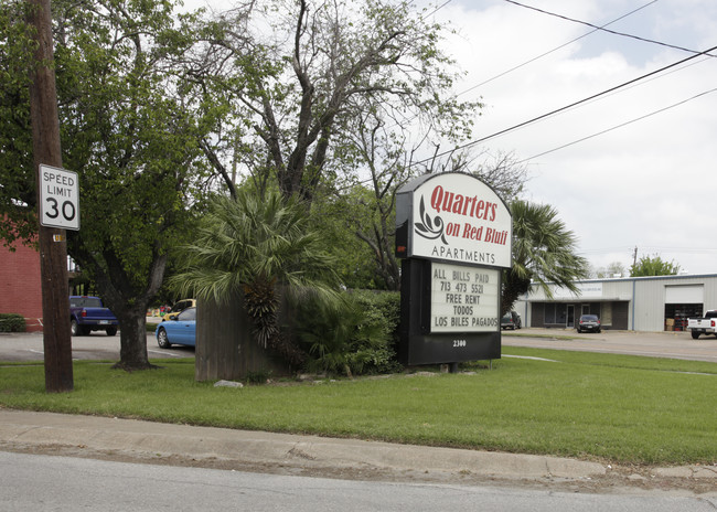 Quarters on Red Bluff in Pasadena, TX - Building Photo - Building Photo