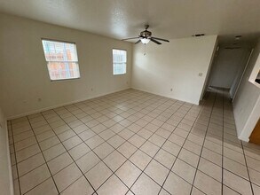 7513 Addison Way in Sacramento, CA - Foto de edificio - Building Photo