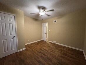 2328 E Manchester St in Springfield, MO - Building Photo - Building Photo