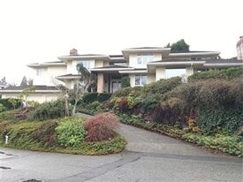 7942 Lake View Ln in Mercer Island, WA - Building Photo