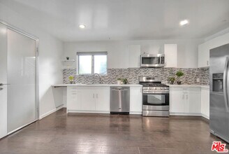 1952 Beachwood Dr in Los Angeles, CA - Building Photo - Building Photo