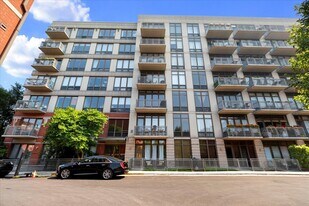 1000 N Kingsbury St in Chicago, IL - Building Photo