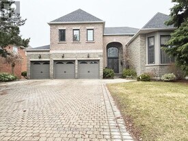 12 A Ava Crescent in Richmond Hill, ON - Building Photo