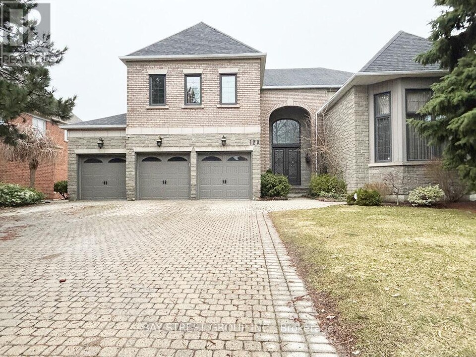 12 A Ava Crescent in Richmond Hill, ON - Building Photo