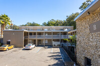 The Oaks Apartments photo'