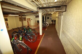 910 Southeast 37th Avenue, Unit 207 in Portland, OR - Building Photo - Building Photo
