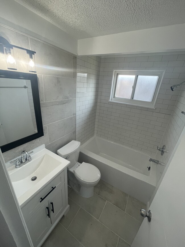 16230 Edgewood Ct in Maple Heights, OH - Foto de edificio - Building Photo