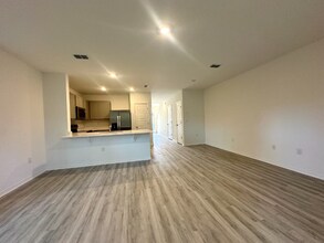 2933 Canary Ave in Davenport, FL - Foto de edificio - Building Photo