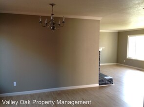 117 E Fairmont Ave in Modesto, CA - Building Photo - Building Photo