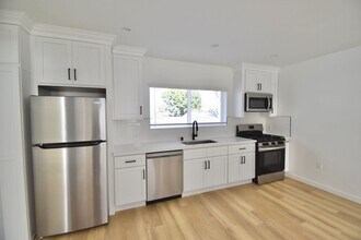 11645 Moorpark St, Unit 11649 in Los Angeles, CA - Foto de edificio - Building Photo