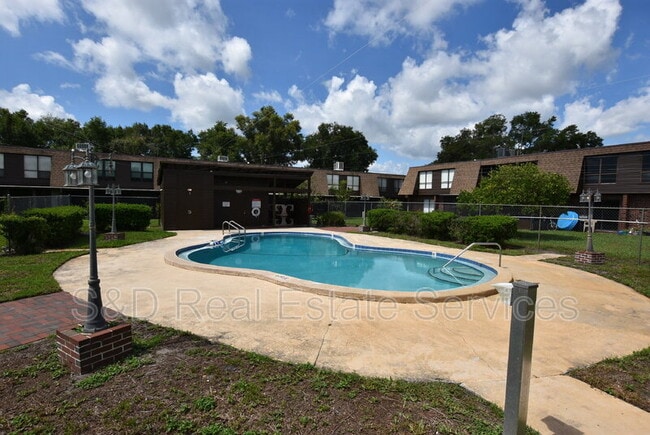 1836 N Crystal Lake Dr in Lakeland, FL - Building Photo - Building Photo